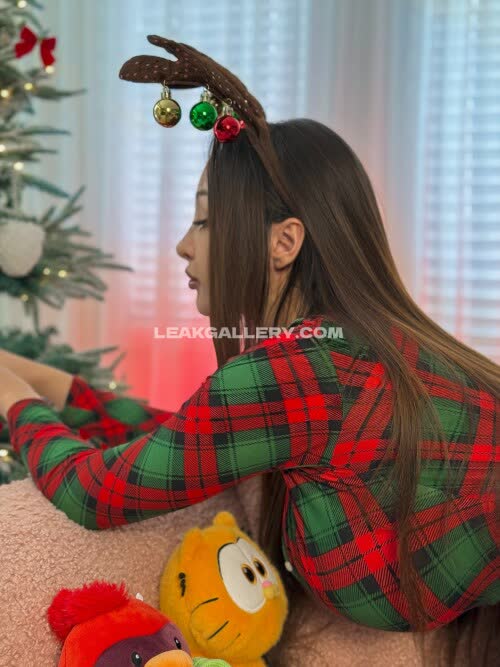 Louisakhovanski / loukhovanski Exclusive Leaked Nude OnlyFans #10838233