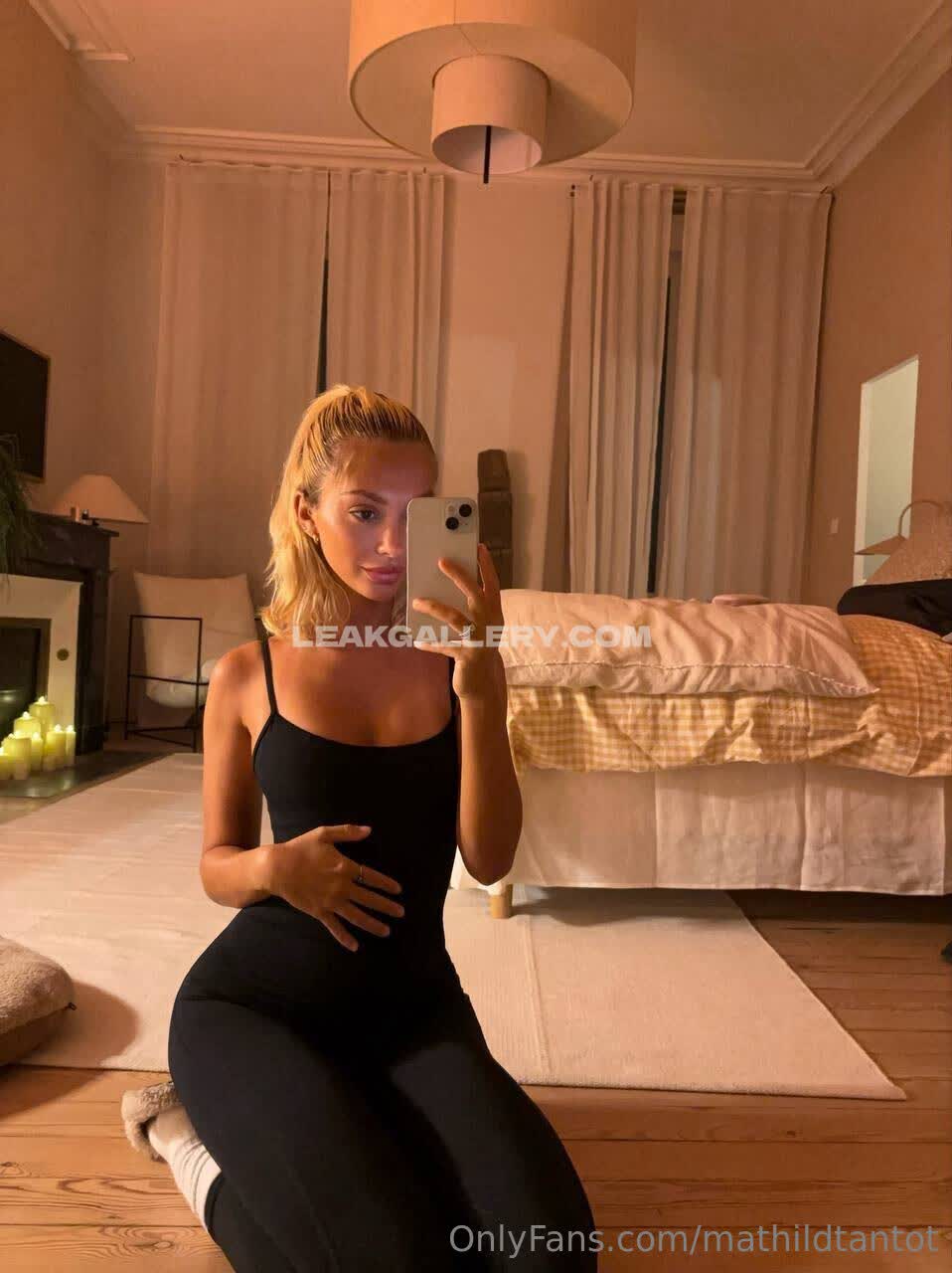 Mathildtantot Exclusieve gelekte naaktcontent van OnlyFans #9930913