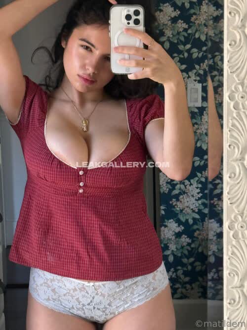 Matildem Exclusieve gelekte naaktcontent van OnlyFans #10797721
