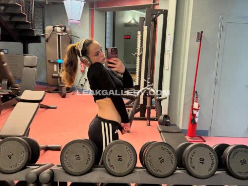 Myfavoritewants / sarabellaharriss / sexiisariii777 Exclusive Leaked Nude OnlyFans #10657954