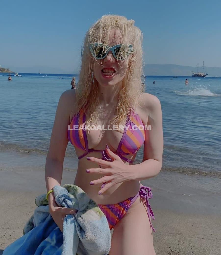 Napiyoruzbizki Exclusive Leaked Nude OnlyFans #9889422