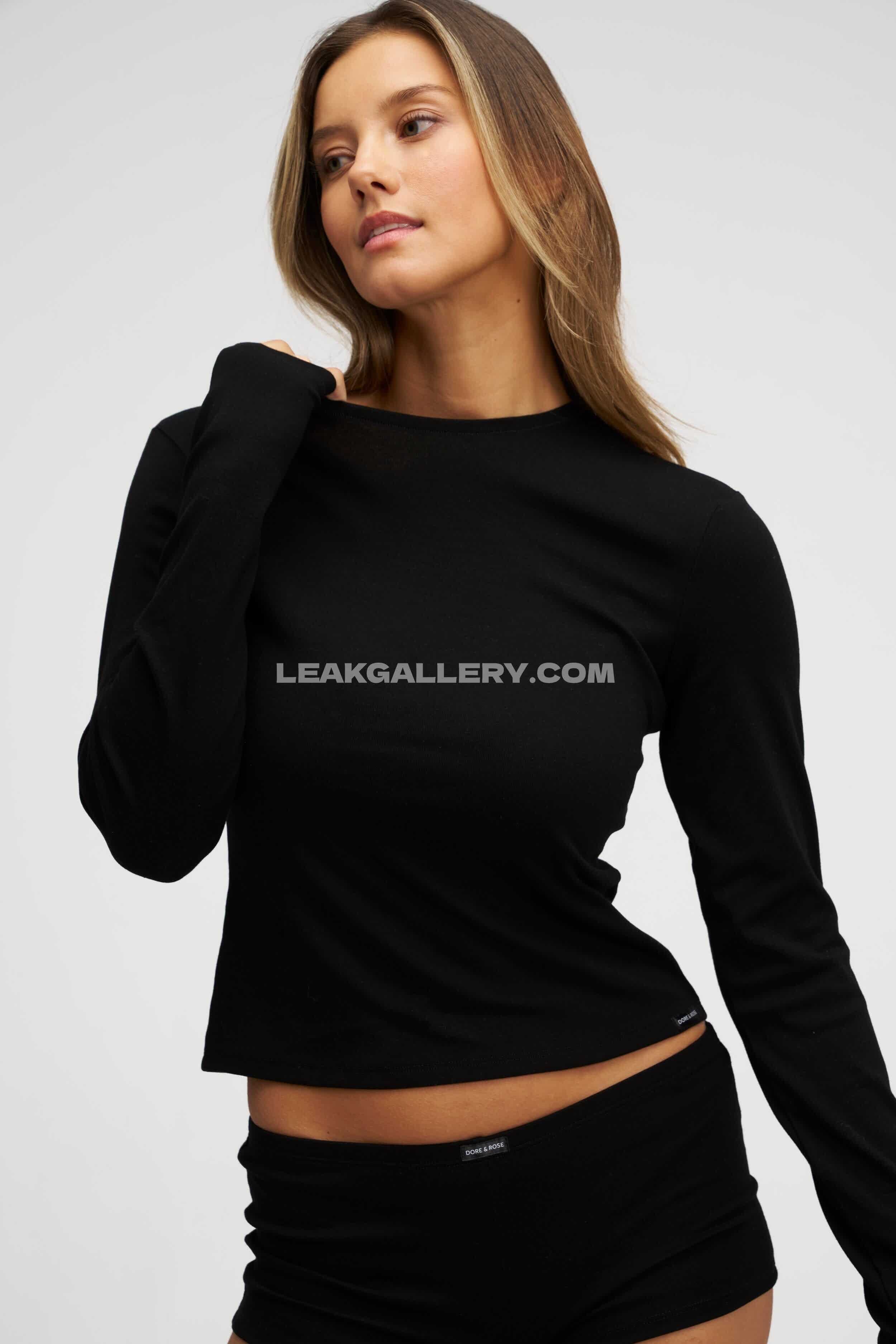 Nicolacavanis Exclusive Leaked Nude OnlyFans #10163559