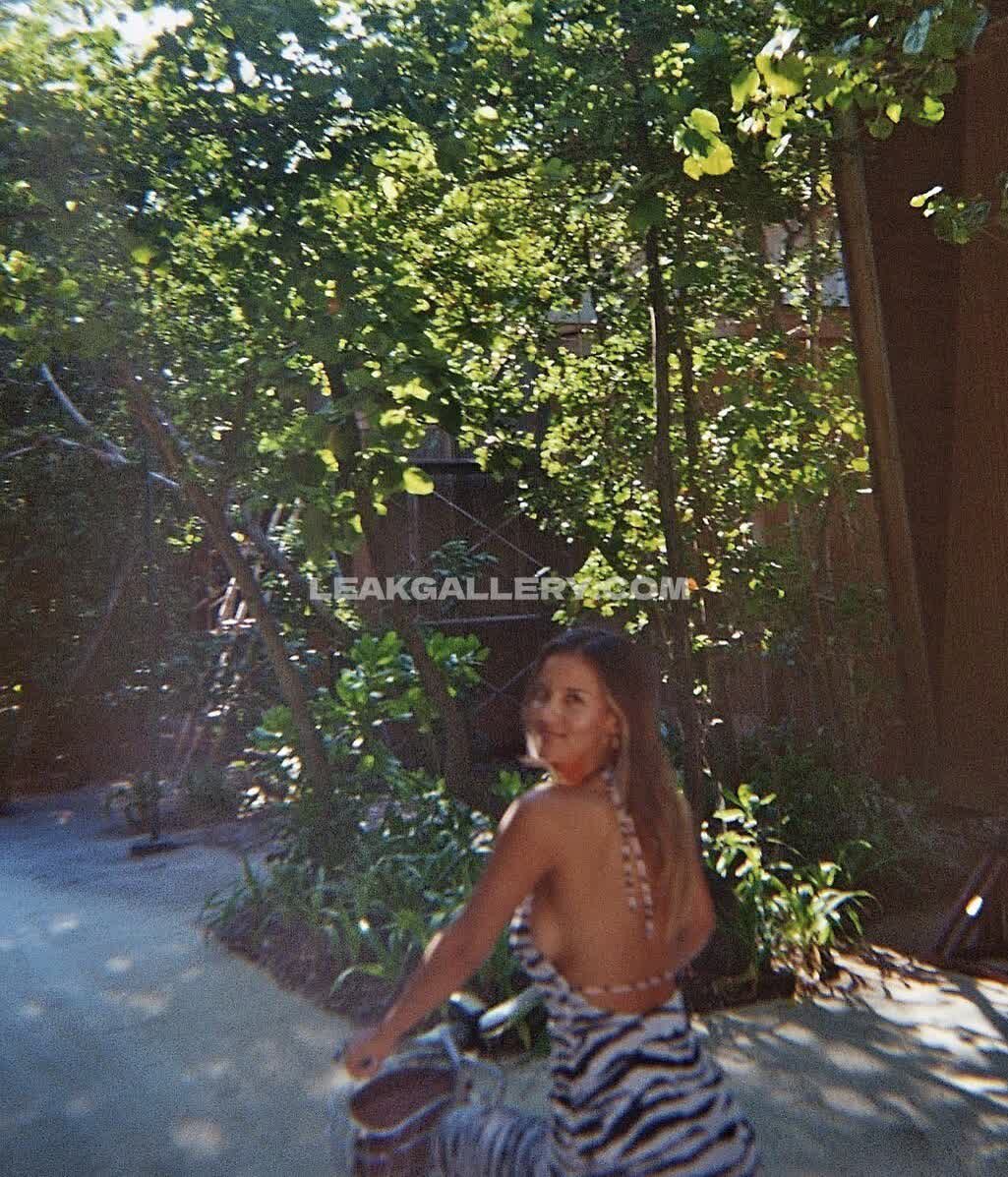 Nicolacavanis Exclusive Leaked Nude OnlyFans #9361612
