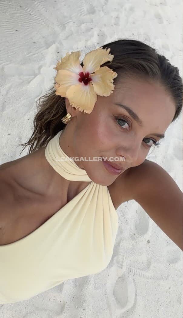 Nicolacavanis Exclusive Leaked Nude OnlyFans #9361419