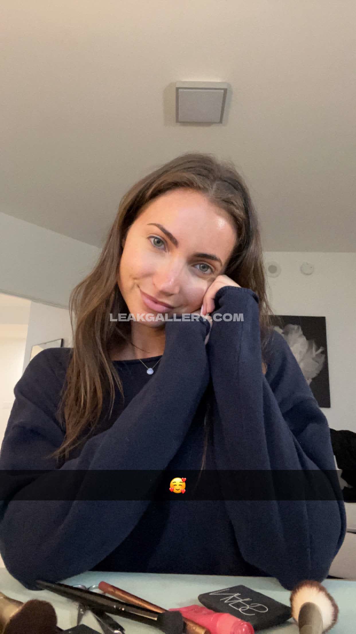 Officialannalouise Exclusive Leaked Nude OnlyFans #9434749