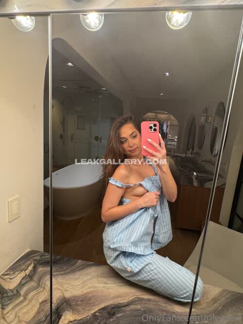 Rieleyreidx3 / rileyreidx3 Exclusive Leaked Nude OnlyFans #10757424