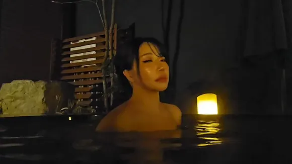 Seromu89 Topless Hot Tub Soak OnlyFans Video Leaked