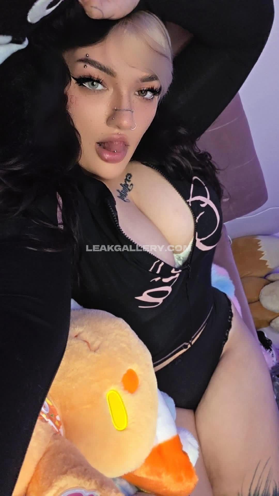Skyrhi Exclusive Leaked Nude OnlyFans #8735272