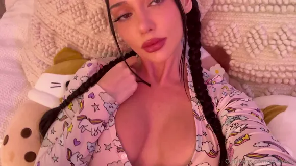 sweetstassi video thumbnail