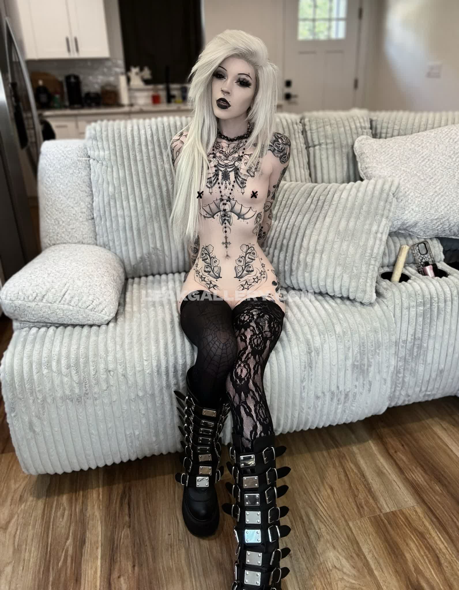 Therealm3dusa_ / iamm3dusa_ / therealm3dusa Exclusive Leaked Nude OnlyFans #9570737