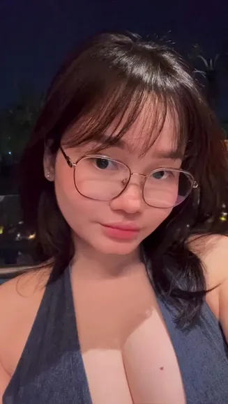 Tokyovibess_ Deep V Neck Tease OnlyFans Video Leaked