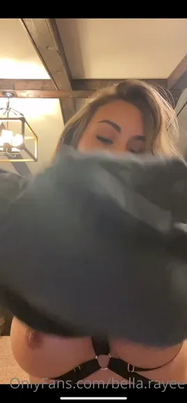 urfavbellabby video thumbnail