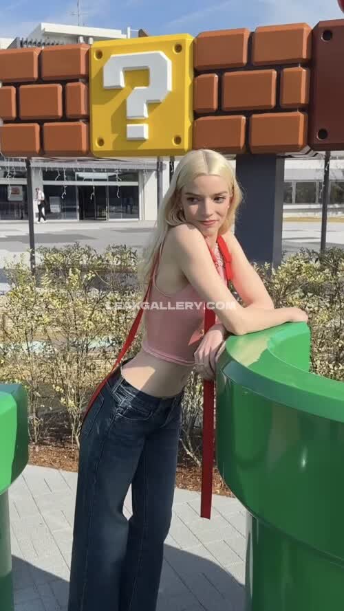 Anyataylorjoy Exclusive Leaked Nude OnlyFans #11432653