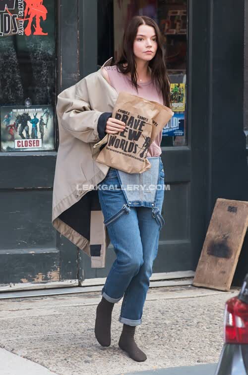 Anyataylorjoy Exclusive Leaked Nude OnlyFans #11427247