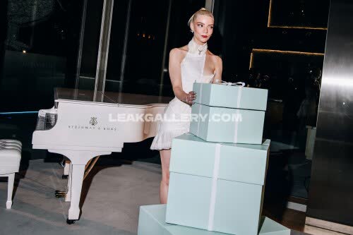 Anyataylorjoy Exclusive Leaked Nude OnlyFans #11427837