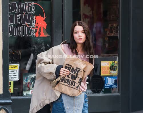 Anyataylorjoy Exclusive Leaked Nude Onlyfans #11454391