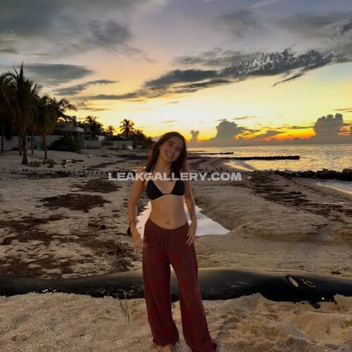 Camilitaoficial_ Exclusive Leaked Nude OnlyFans #11448276
