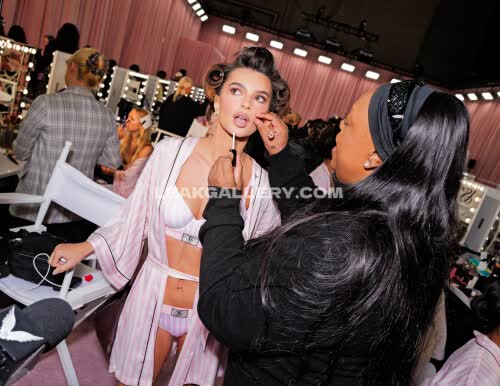 Emrata OnlyFans Nudi in Esclusiva Trapela #11765111