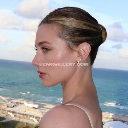 Lilireinhart Exclusive Leaked Nude OnlyFans #11918568