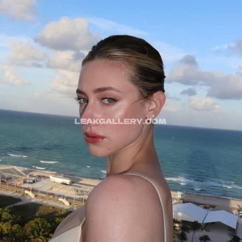 Lilireinhart Exclusive Leaked Nude OnlyFans #11917446