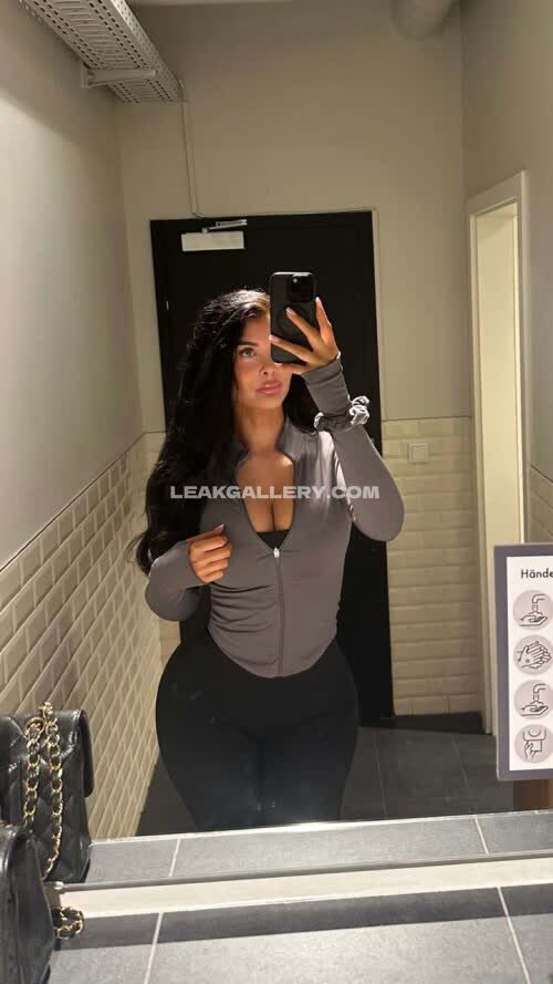 Lisadelpiero Exclusive Leaked Nude OnlyFans #11151859