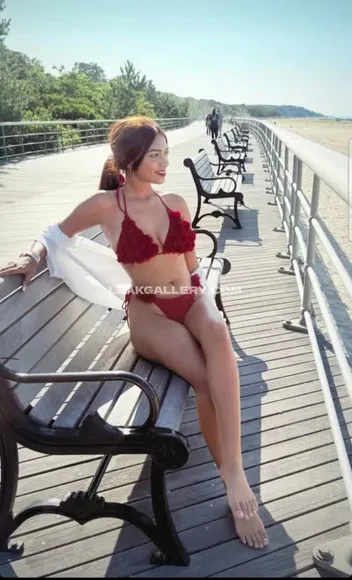 Lisurrr.u Exclusive Leaked Nude OnlyFans #11918355