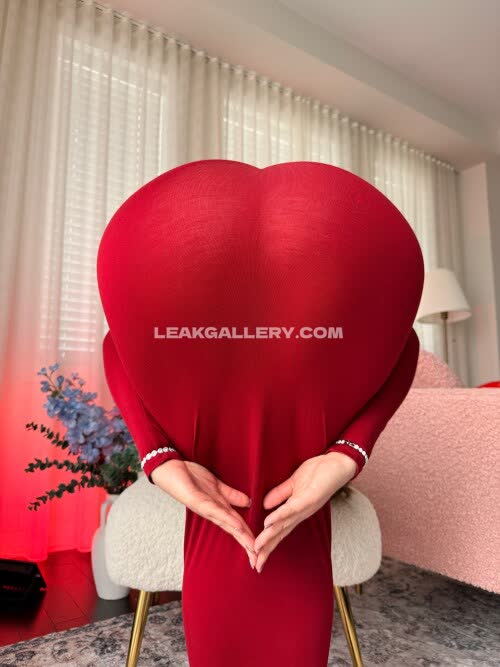 Louisakhovanski / loukhovanski Exclusive Leaked Nude OnlyFans #11898314