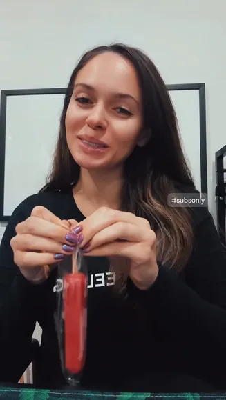 Macbethanie Licking Red Popsicle OnlyFans Video Leaked