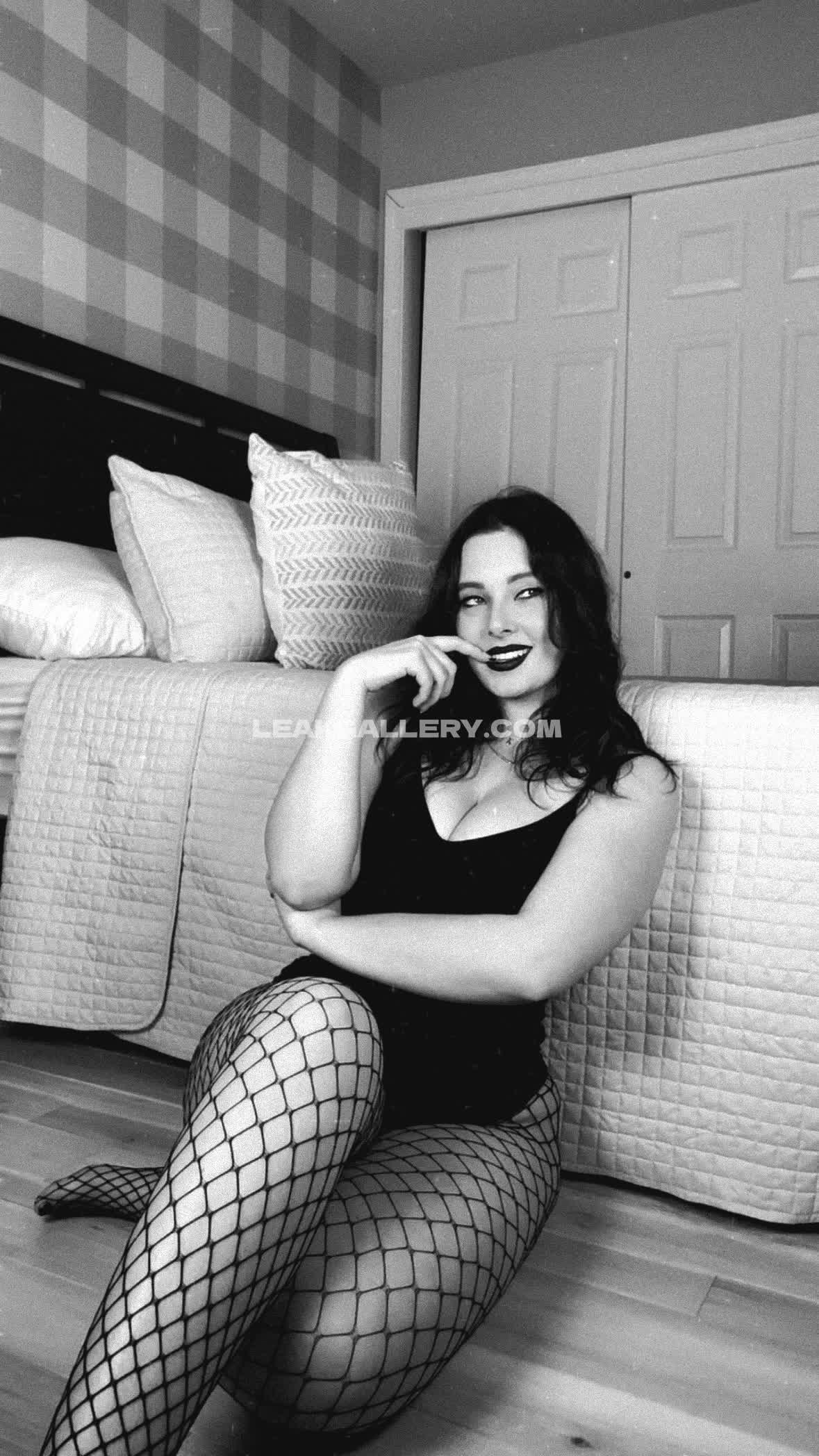 Mrs.christinagreen Exclusive Leaked Nude OnlyFans #11922070
