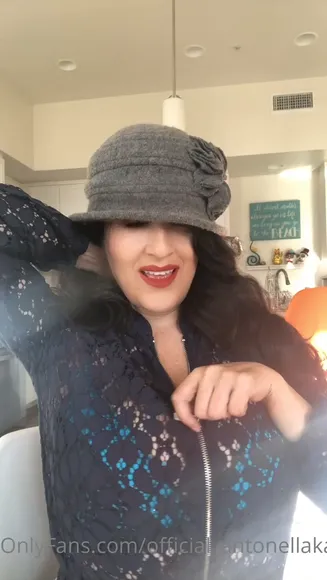 official_antonellakahllo