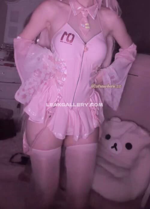 Strawbarizz Exclusive Leaked Nude OnlyFans #12030680