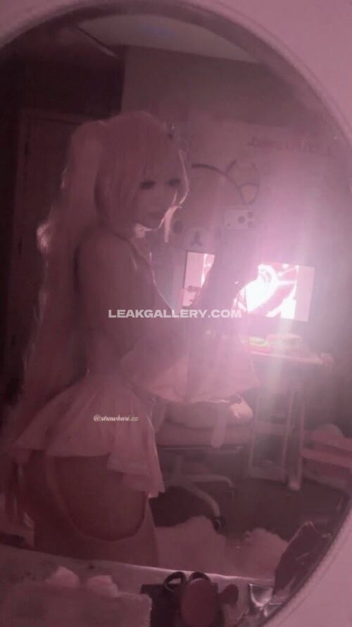 Strawbarizz Exclusive Leaked Nude OnlyFans #12049906