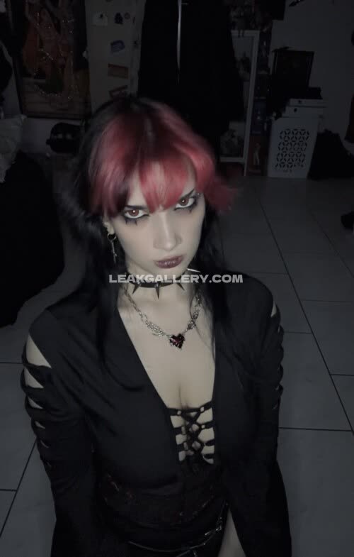 Vampyrisu Exclusive Leaked Nude OnlyFans #11337488