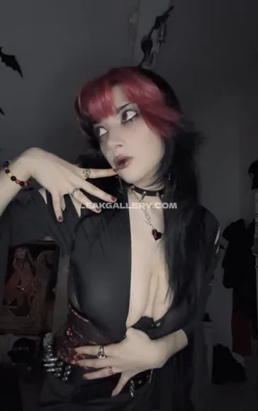 Vampyrisu Exclusive Leaked Nude OnlyFans #11285172