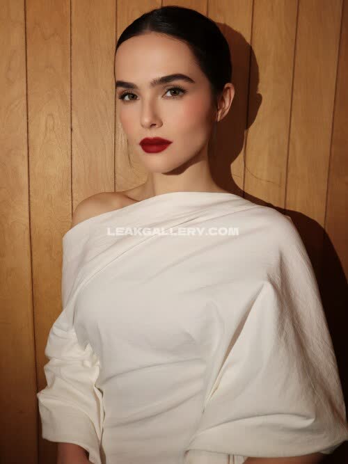 Zoeydeutch Exclusive Leaked Nude OnlyFans #10978896