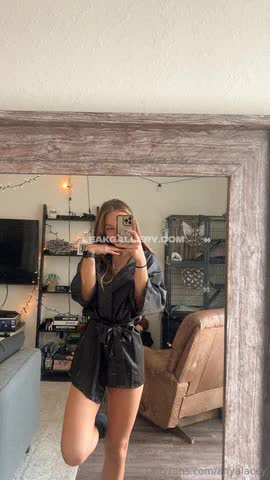 --anya-- Short Robe Tease Pose OnlyFans Photo Leaked