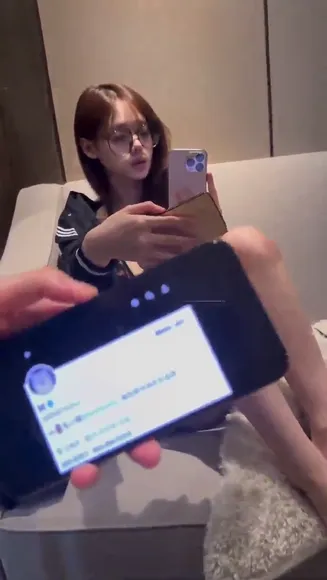 0507huihui Legs Spread While Texting OnlyFans Video Leaked