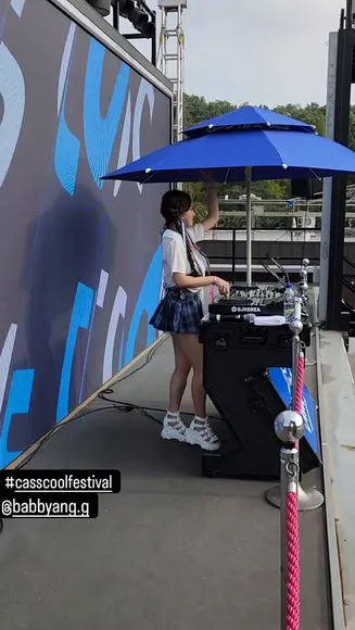 6_7_0_y Schoolgirl Skirt DJ Set OnlyFans Video Leaked