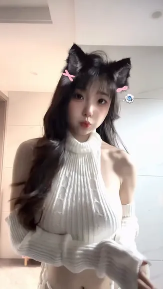 77_sunnyyy White Knit Crop Top OnlyFans Video Leaked