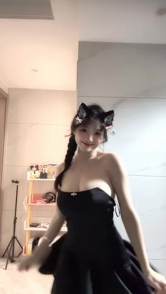 77_sunnyyy Black Strapless Dress Tease OnlyFans Video Leaked