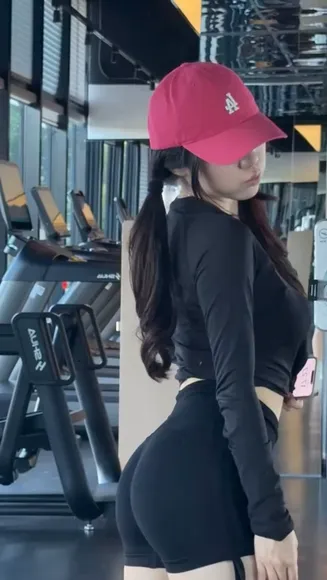 77_sunnyyy Tight Shorts Ass Pose OnlyFans Video Leaked