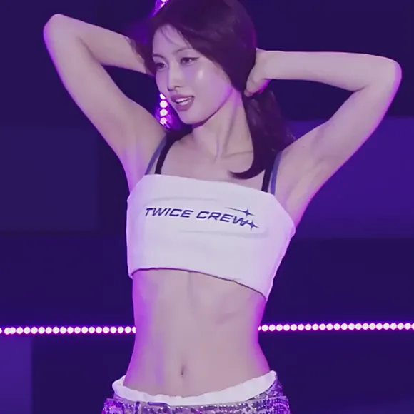 Momo Midriff Baring Crop Top OnlyFans Video Leaked