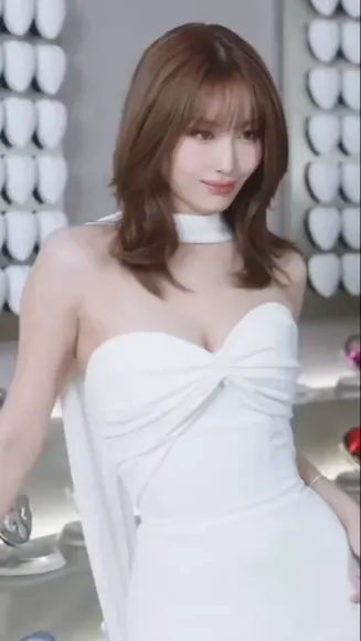 Momo White Strapless Dress Pose OnlyFans Video Leaked
