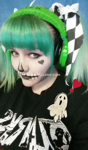 Momo Green Hair Skull Makeup OnlyFans Photo Leaked
