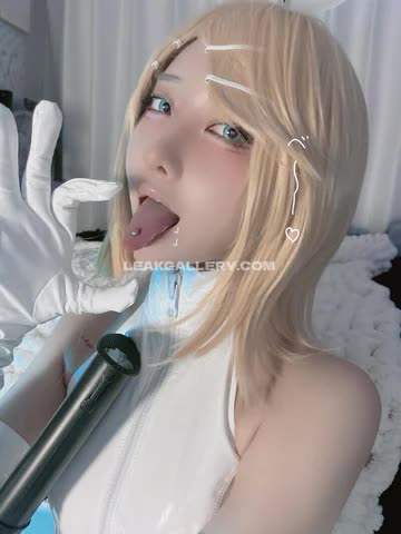 ___lloli White Glove Tease OnlyFans Photo Leaked