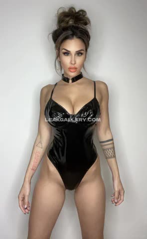 __brittany Black Bodysuit Pose OnlyFans Photo Leaked