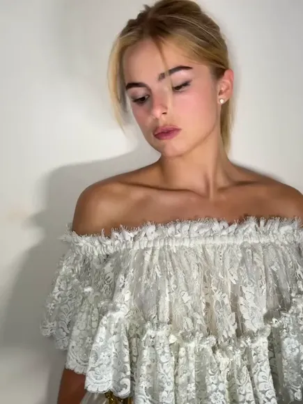 _addisonn_05 Off Shoulder Lace Top OnlyFans Video Leaked