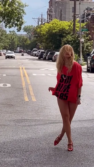 _addisonn_05 Red Dress Thigh Spread OnlyFans Video Leaked