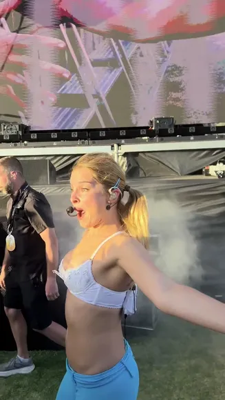 _addisonn_05 White Bra Stage Performance OnlyFans Video Leaked