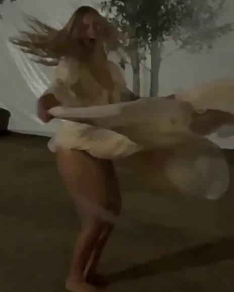 _addisonn_05 Skirt Lift Tease OnlyFans Video Leaked
